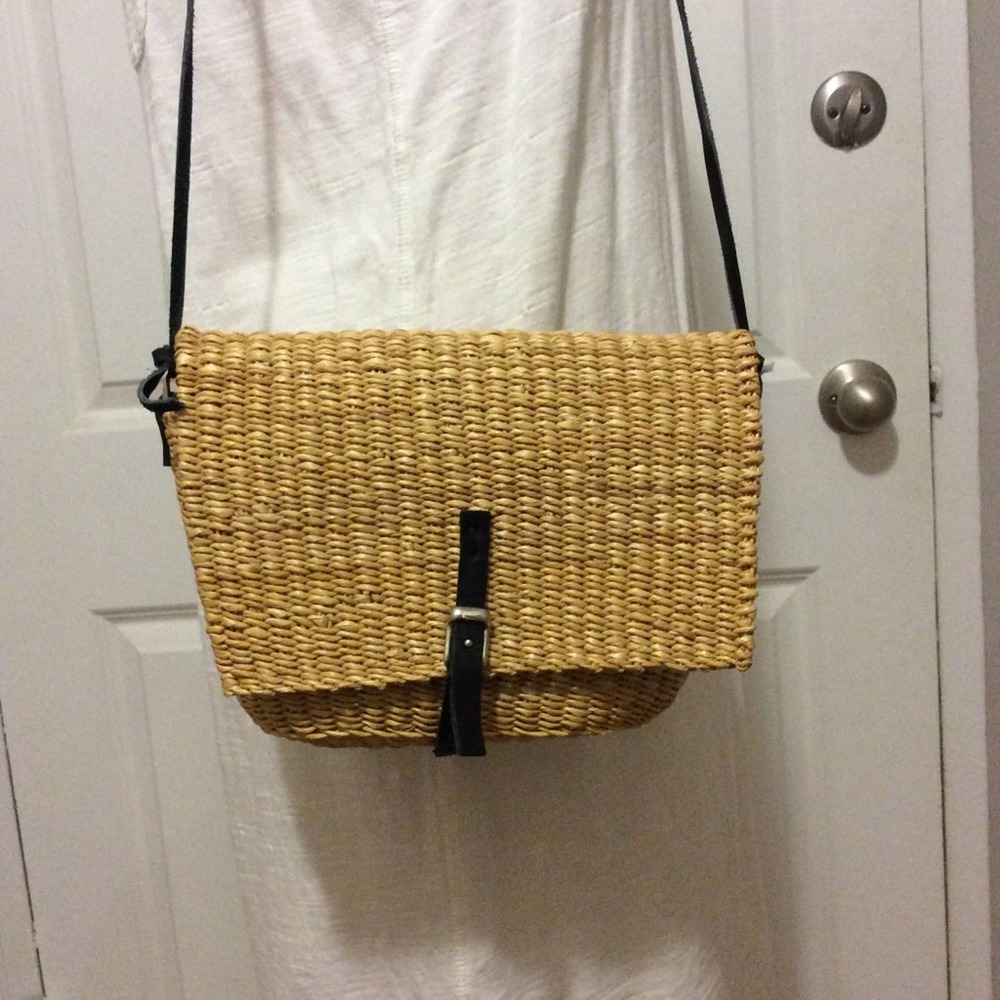 Straw Cross body